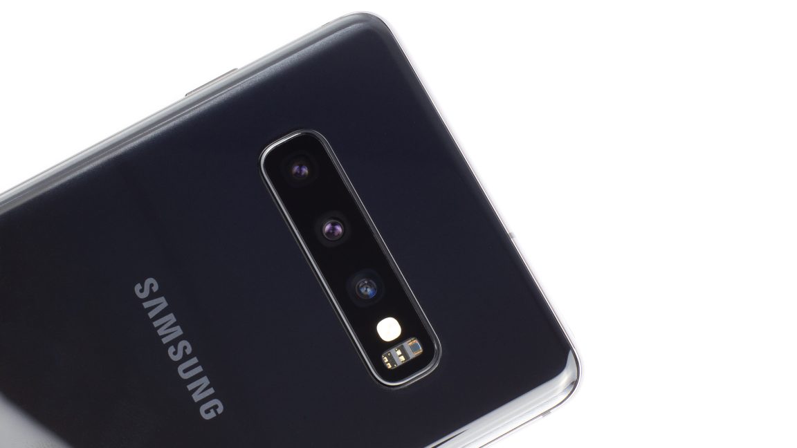 Pictures of the Galaxy S10.