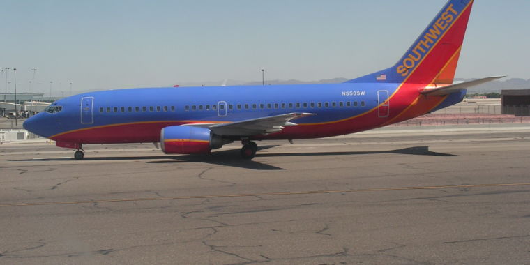 Flight management system crash causes airline delays across US