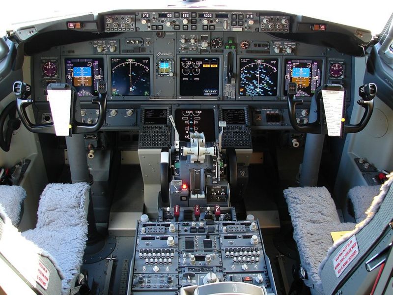 boeing 737 cockpit layout