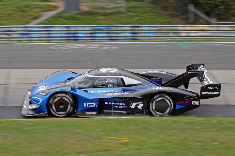 Vw S Record Breaking Electric Car Takes On World S Scariest Racetrack Nurburgring Ars Technica