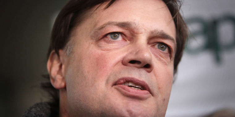 Andrew Wakefield, others hold anti-vaccine rally amid raging measles outbreaks