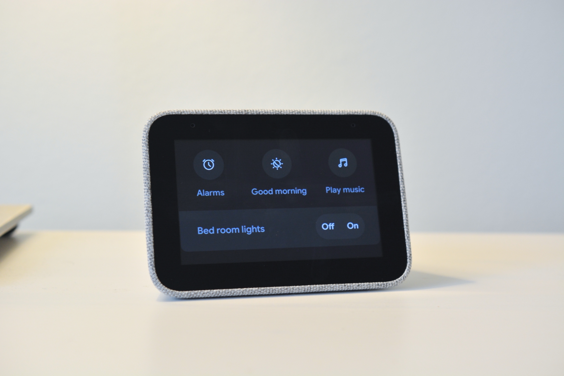 Lenovo Smart Clock review: A small smart display that doesn’t display ...