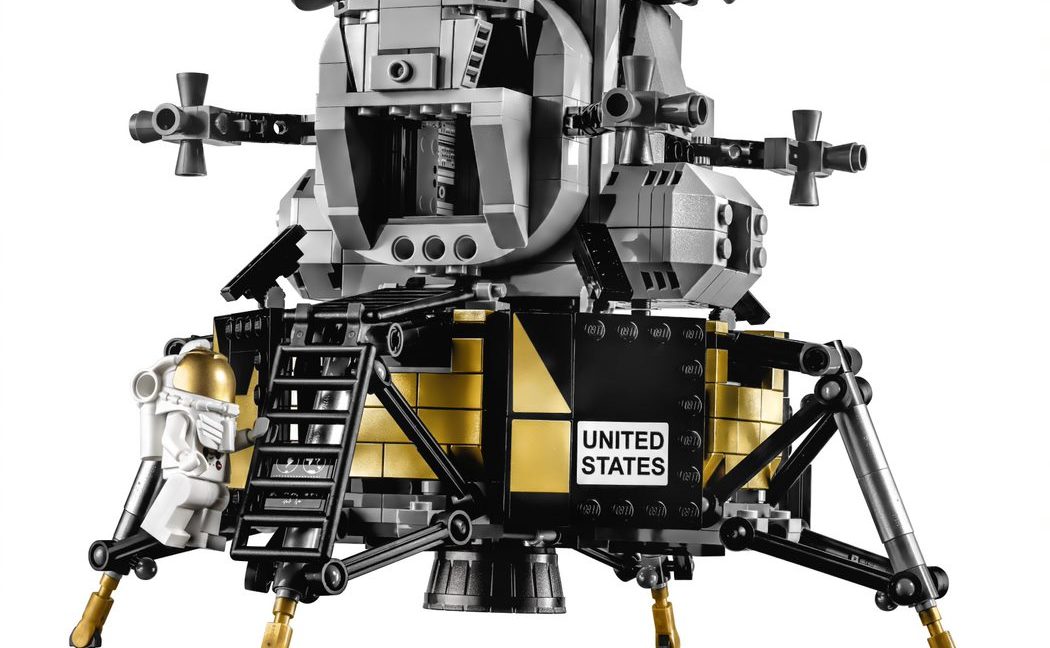 Lego moon lander 2019 online