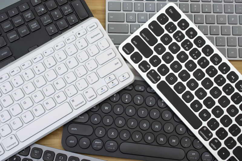 how to turn on wireless keyboard for mac