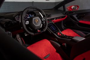 Lamborghini Huracan Evo interior