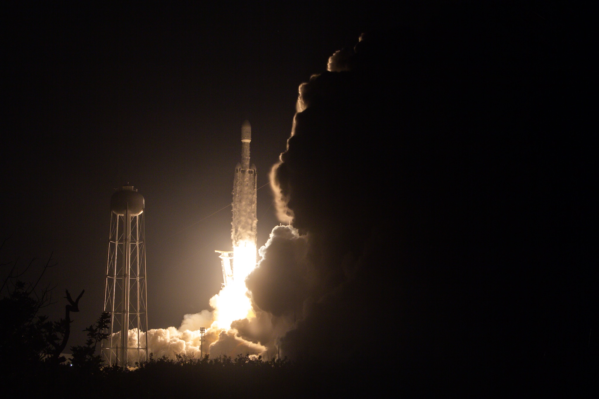SpaceX just aced a critical Air Force test of its Falcon Heavy rocket ...
