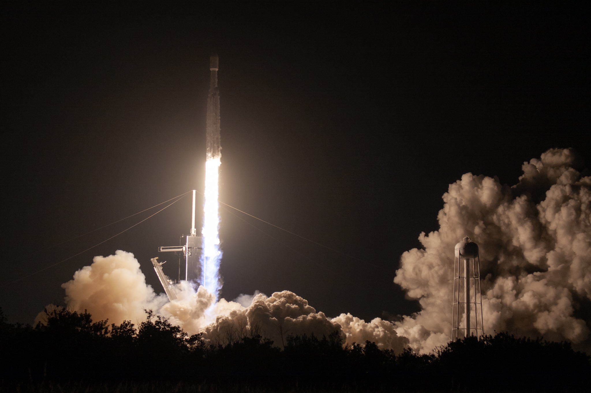 SpaceX just aced a critical Air Force test of its Falcon Heavy rocket ...