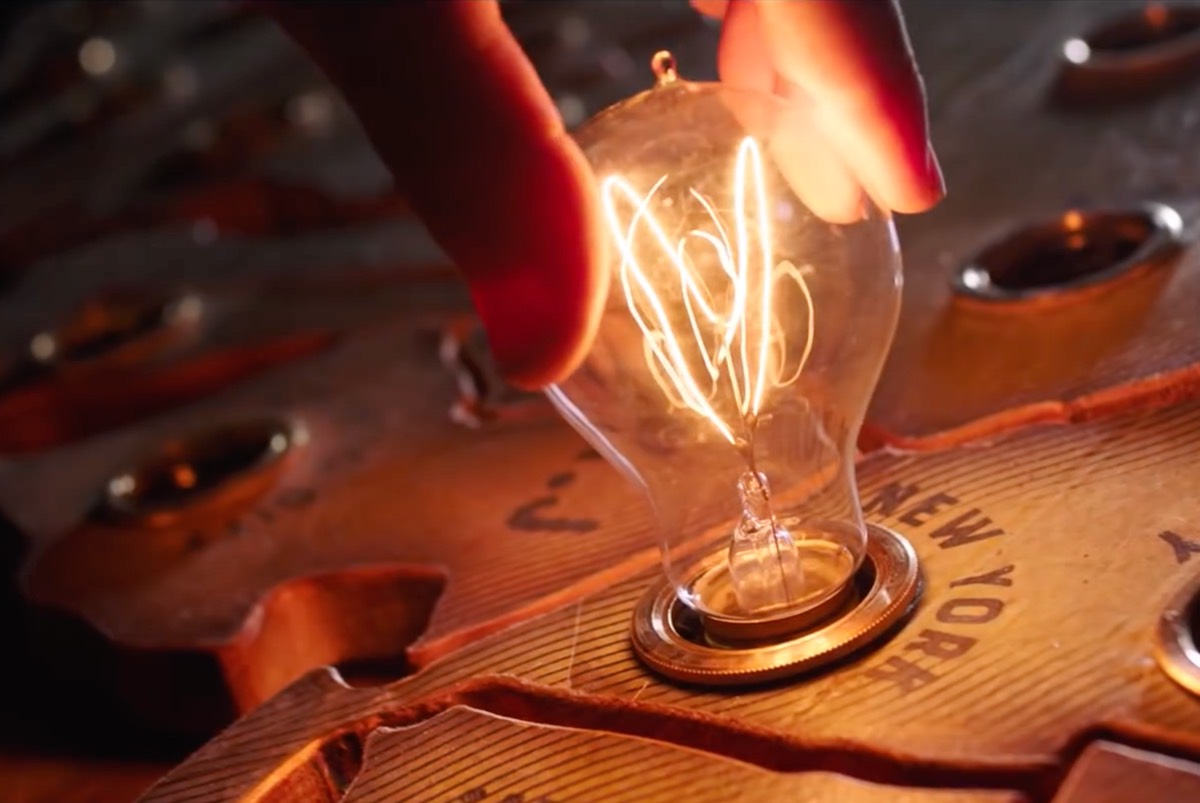 AC/DC: It’s Tesla duking it out with Edison in The Current War trailer ...