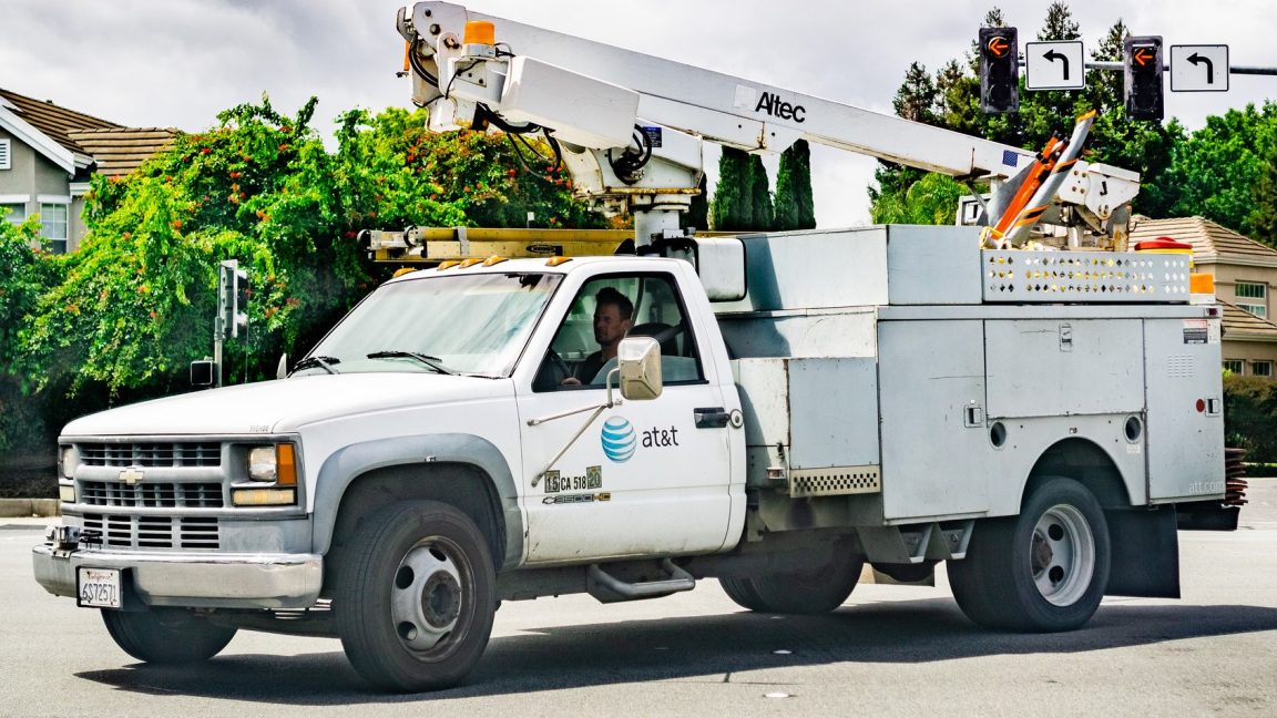 AT&T cuts another 1,800 jobs as it finishes buildout