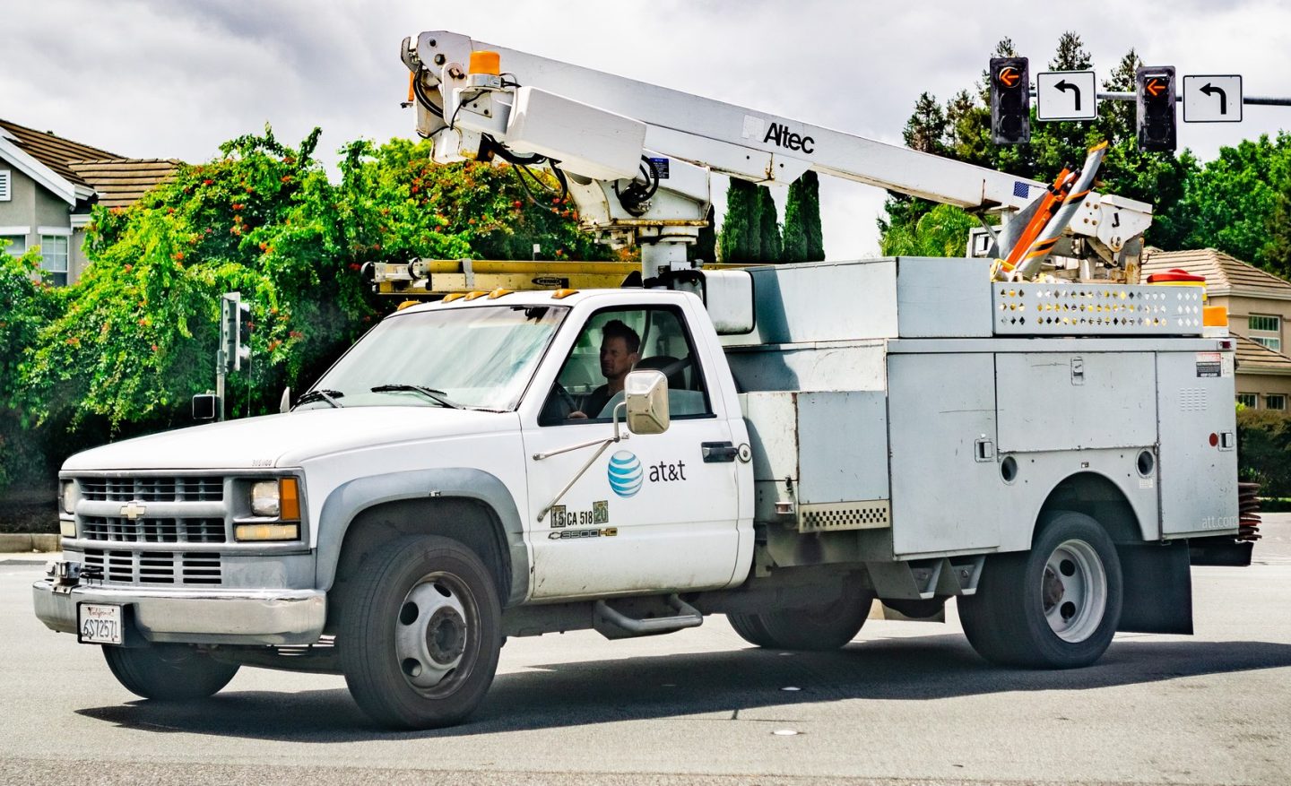 AT&T cuts another 1,800 jobs as it finishes fiber-Internet buildout ...