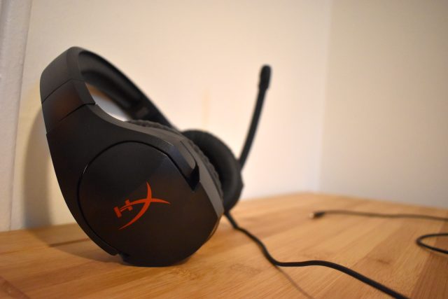 HyperX Cloud Stinger este o cască de joc bună pentru cei cu buget redus.