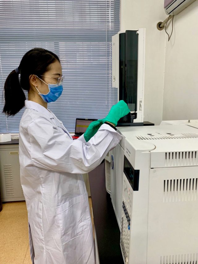 Photo of scientist working in lab.