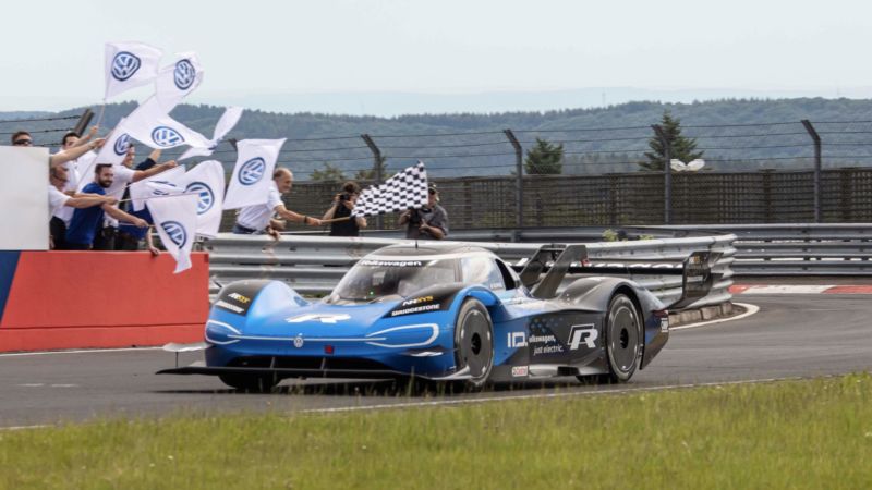 Romain Dumas has set a new lap record at the Nürburgring Nordschleife for electric cars. 