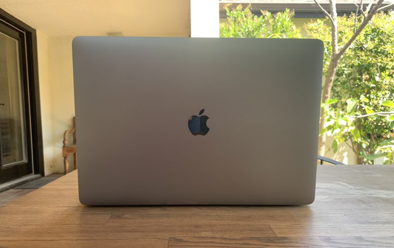 apple laptop back