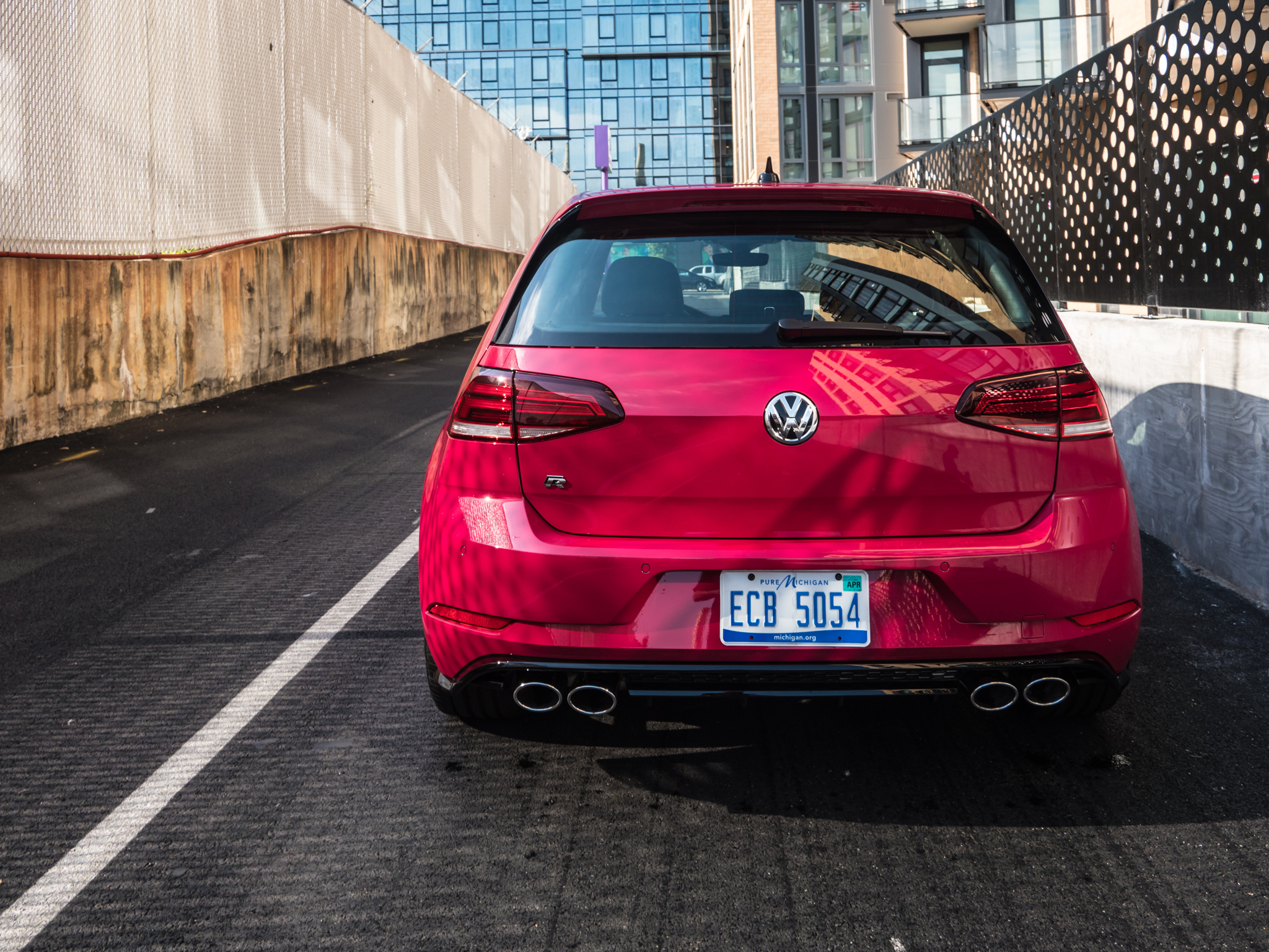 The 2019 Volkswagen Golf R is king of the hot hatches - Ars Technica