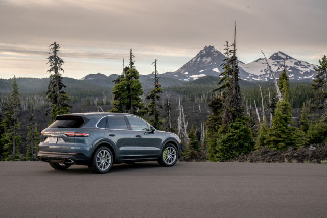 2019 Porsche Cayenne E-Hybrid, Biscay Blue