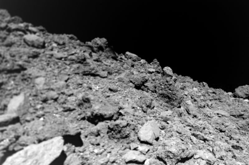 The Ryugu ruins, taken by MASCOT shortly before and which started to rebound.