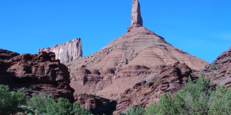 Popular Utah rock-climbing spot vibrates in time with earth, wind, and waves