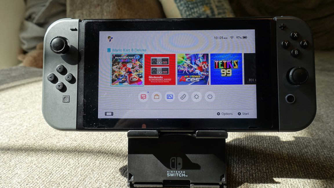 hori-compact-playstand-for-