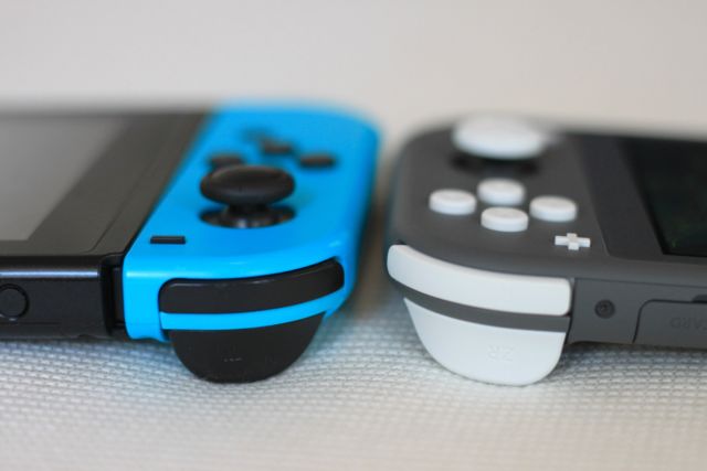The shoulder buttons have not been shrunk or squeezed in any way, and reaching them feels a bit more natural thanks to the Lite's shorter height.