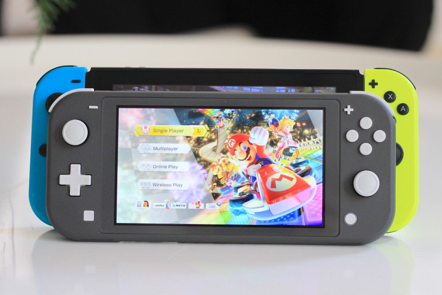Hands-on: The Switch Lite is a smaller, more comfortable handheld - Ars ...