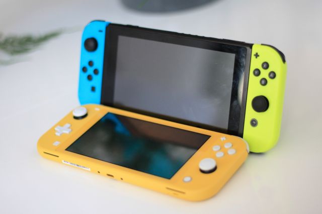 does the nintendo switch lite come with a memory card