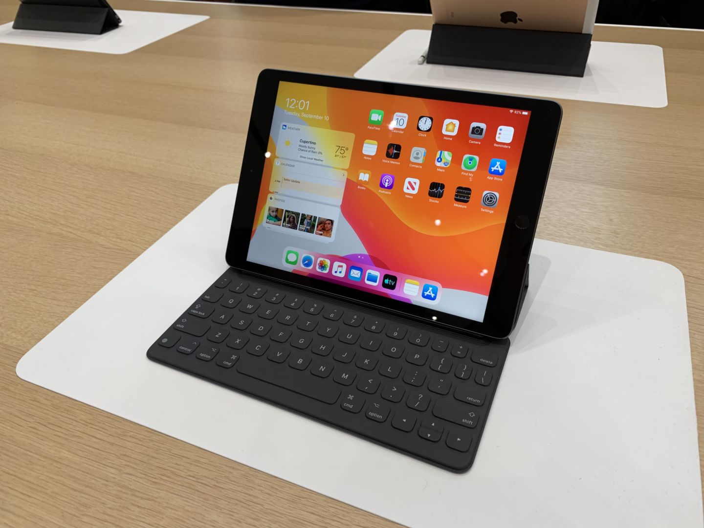 Apple 发布第七代 iPad，售价 329 美元