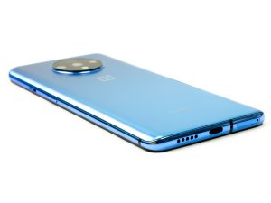 Pictures of the OnePlus 7T.