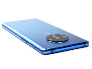 Pictures of the OnePlus 7T.