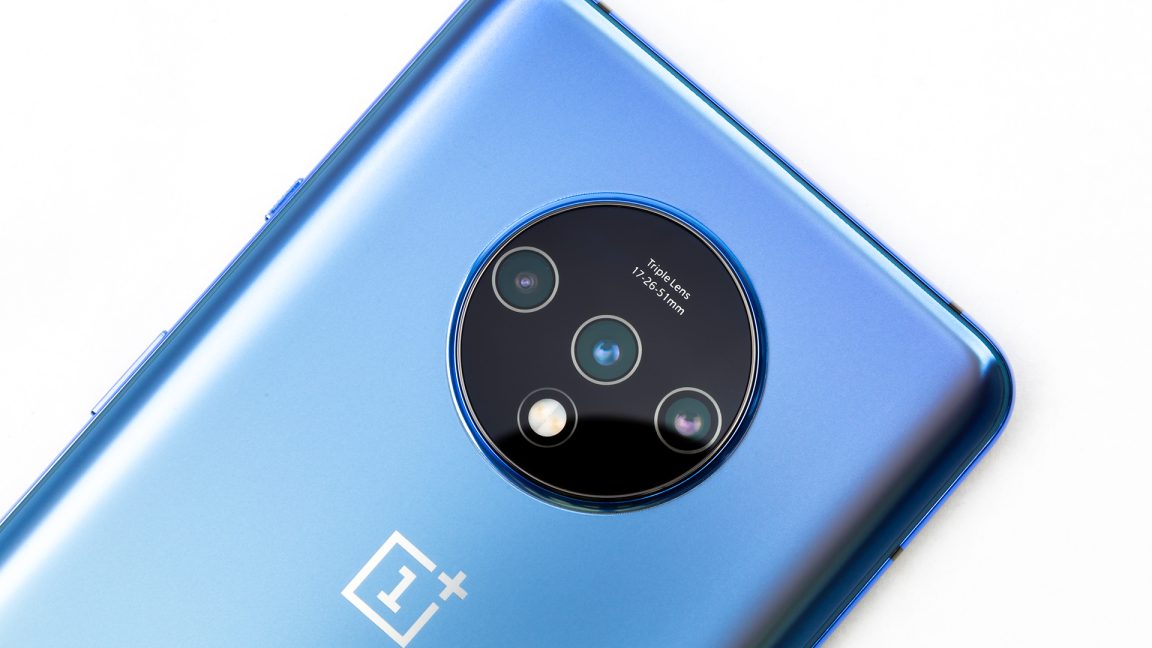 Pictures of the OnePlus 7T.