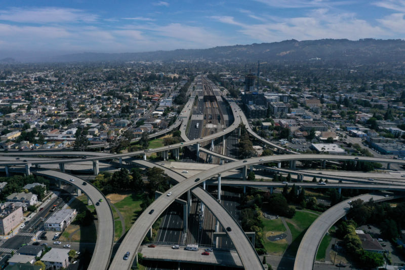 Traffic moves through an interchange along Interstate 580 on July 25, 2019 in Oakland, California. 