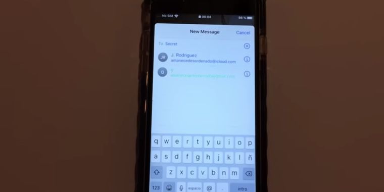 photo of iOS 13 ships with known lockscreen bypass flaw that exposes contacts image