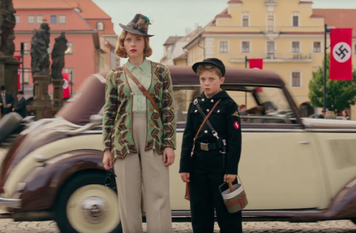 Taika Waititi plays imaginary Adolf Hitler for laughs in Jojo Rabbit ...