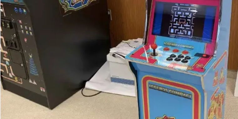 classic ms pacman game