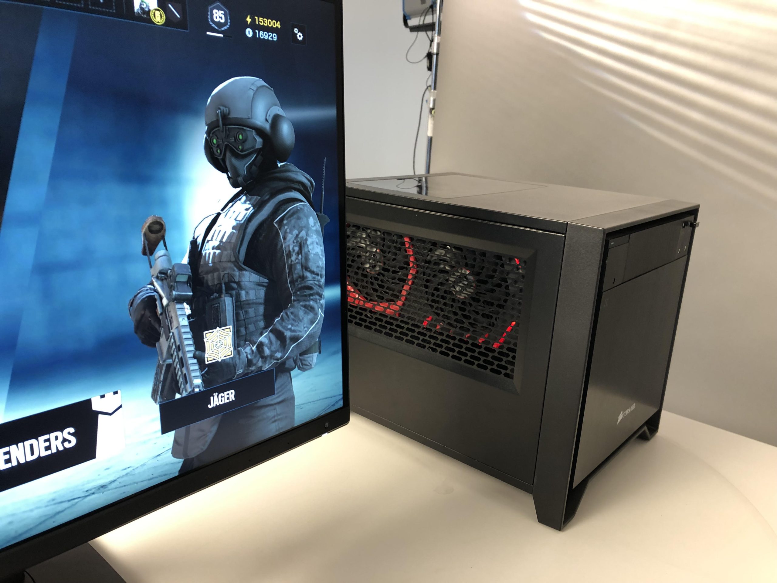 Video: Ubisoft’s Alex Karpazis rates your Rainbow Six: Siege loadouts ...