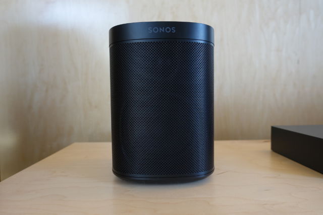 The Sonos One SL is as smooth-sounding as the <a href="https://arstechnica.com/gadgets/2017/10/sonos-one-review-a-better-sounding-echo-with-some-holes-left-to-fill/" target="_blank" rel="noopener">standard Sonos One</a>; it just lacks built-in mics for voice control.