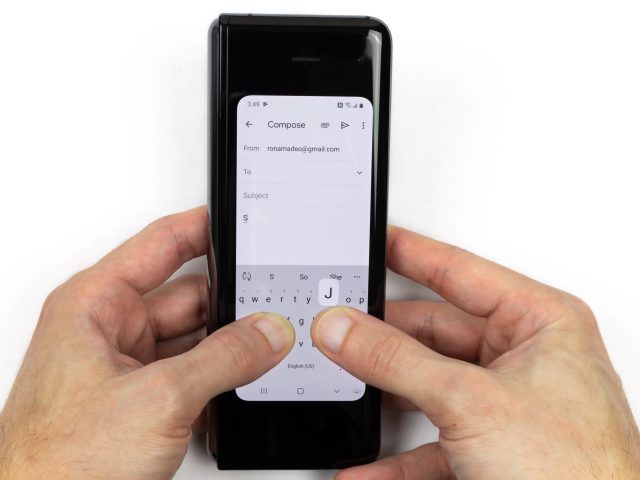 Pictures of the Galaxy Fold.