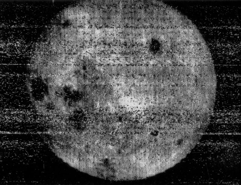 The first image returned by Luna 3 to Earth.