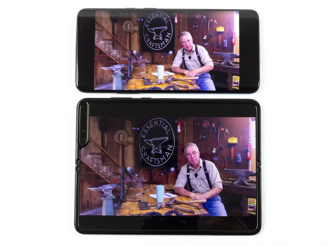 Pictures of the Galaxy Fold.