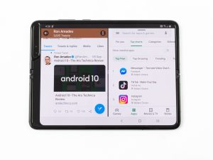 Pictures of the Galaxy Fold.