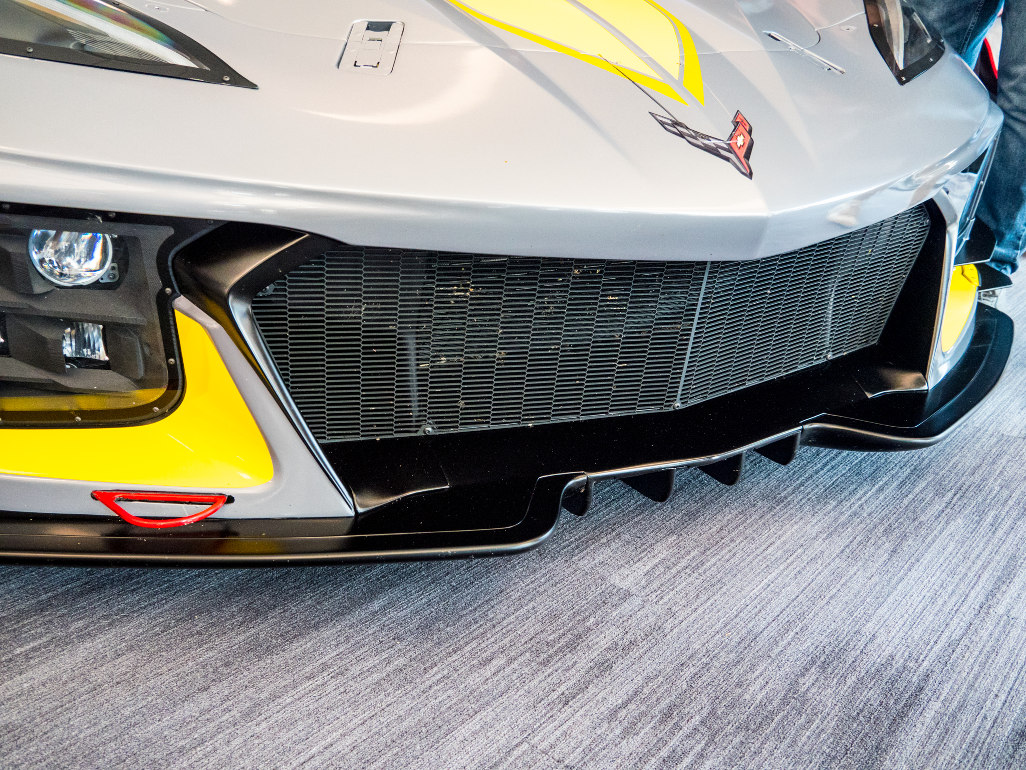 Behold Corvette’s new racing car, now with its engine in the middle ...
