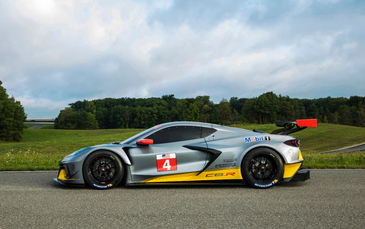 Behold Corvette’s new racing car, now with its engine in the middle ...