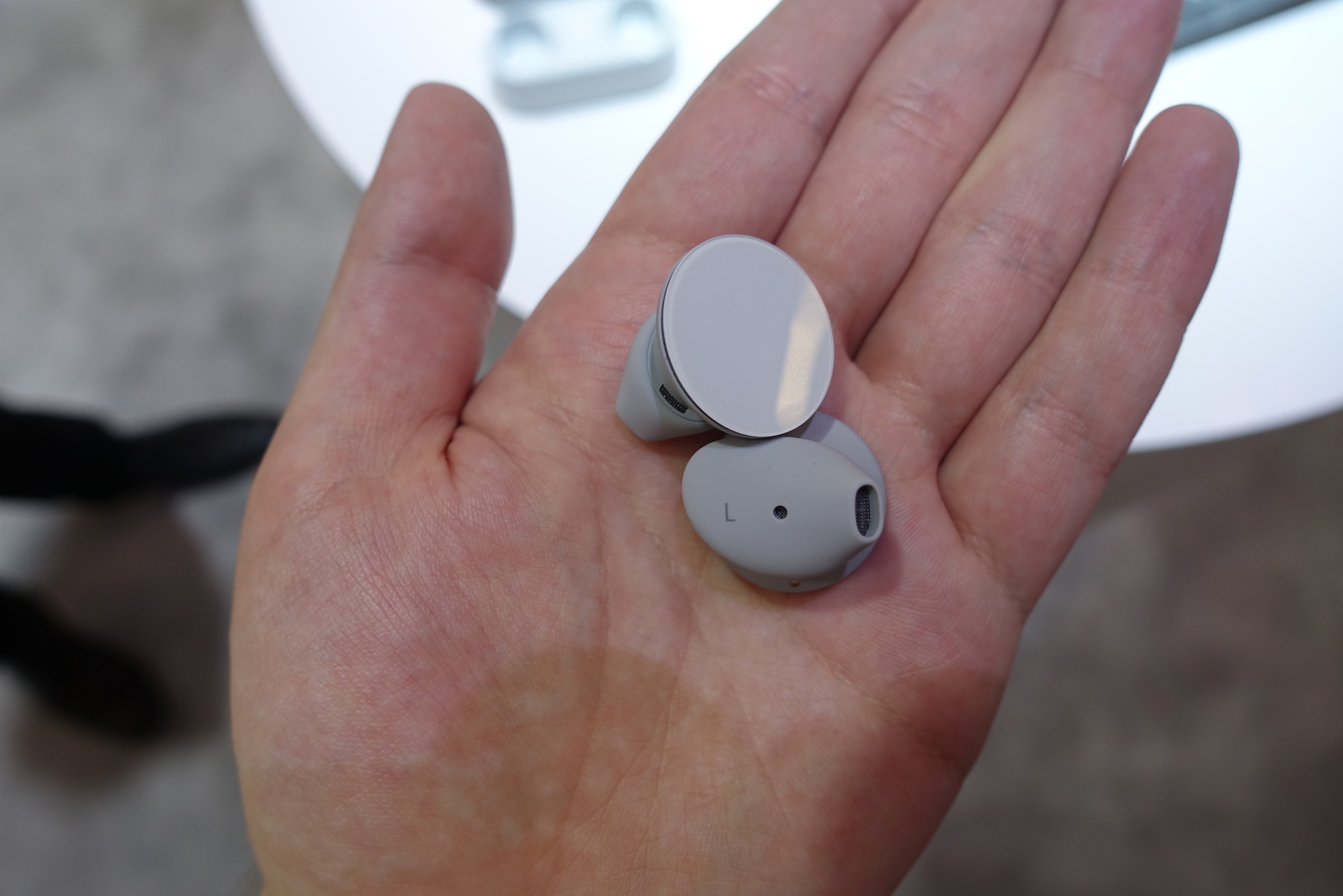 Surface earbuds battery discount life