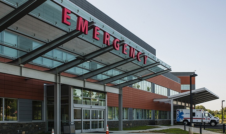 Entrée extérieure de l'hôpital.