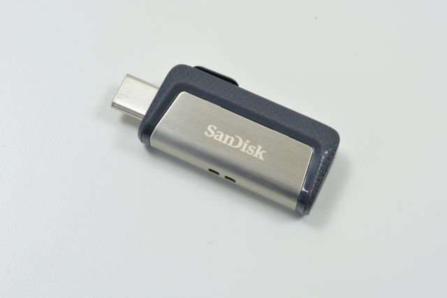 SanDisk's Ultra Dual Drive USB-C flash drive.