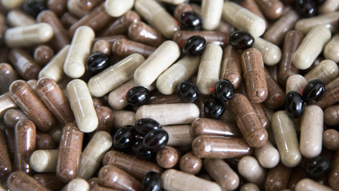 Man takes herbal pain quackery, nearly dies, spends months in hospital Man takes herbal pain quackery, nearly dies, spends months in hospital