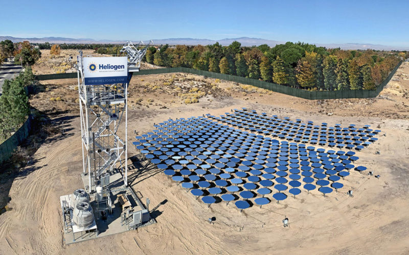 Image of a solar thermal tower and its associated mirrors.