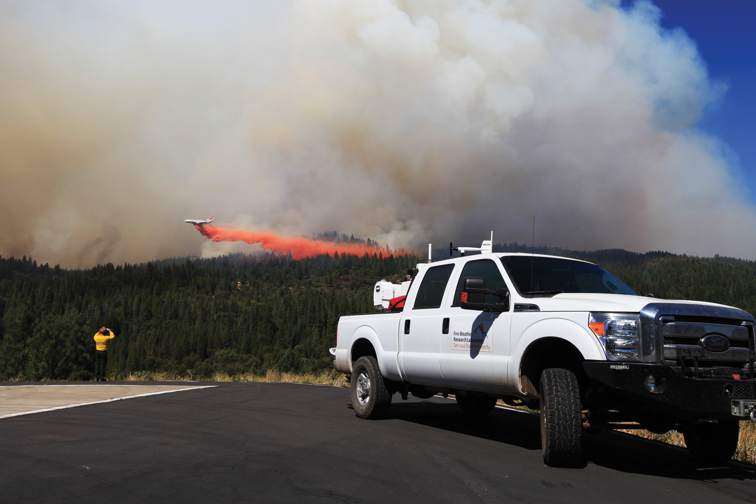 Scanning the 2014 King Fire with Doppler radar as VLAT drops fire retardant ahead of the fire front.