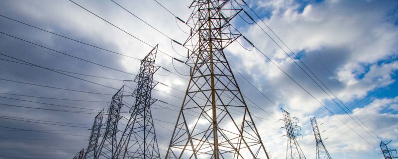 Image of electrical transmission lines.