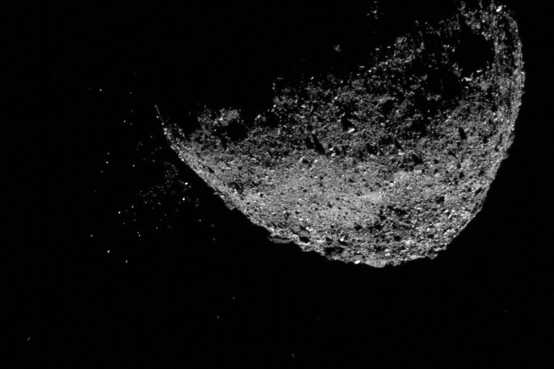 A composite image of a short and long exposure photograph of Bennu showing the largest particle ejection on January 6, 2019.
